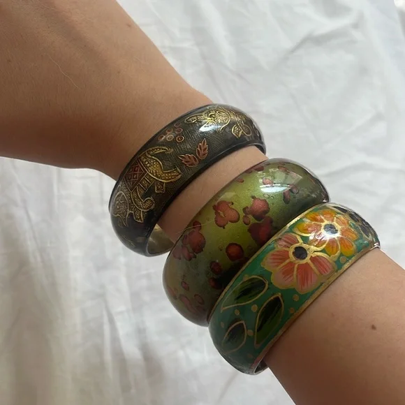 Large dangle bracelets - Picture 1 of 5